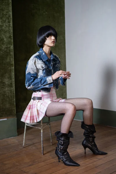 Look 16